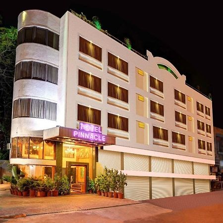 Hotel Pinnacle Ahmedabad Buitenkant foto