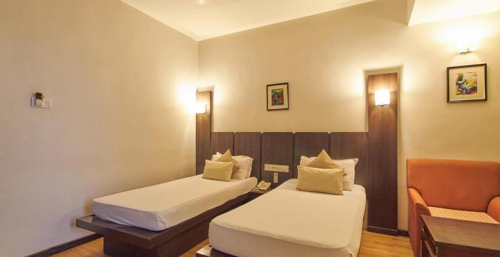Hotel Pinnacle Ahmedabad Buitenkant foto