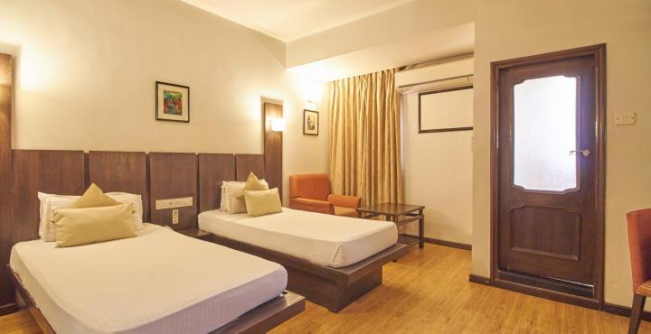 Hotel Pinnacle Ahmedabad Buitenkant foto