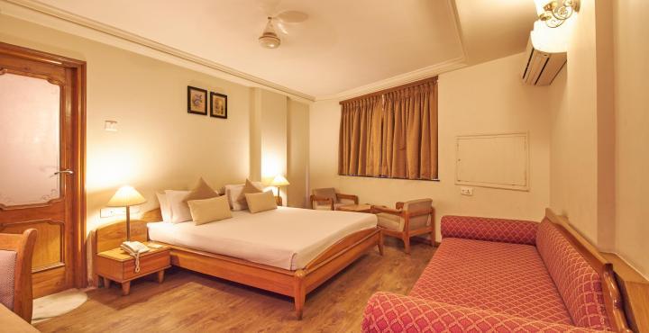 Hotel Pinnacle Ahmedabad Buitenkant foto