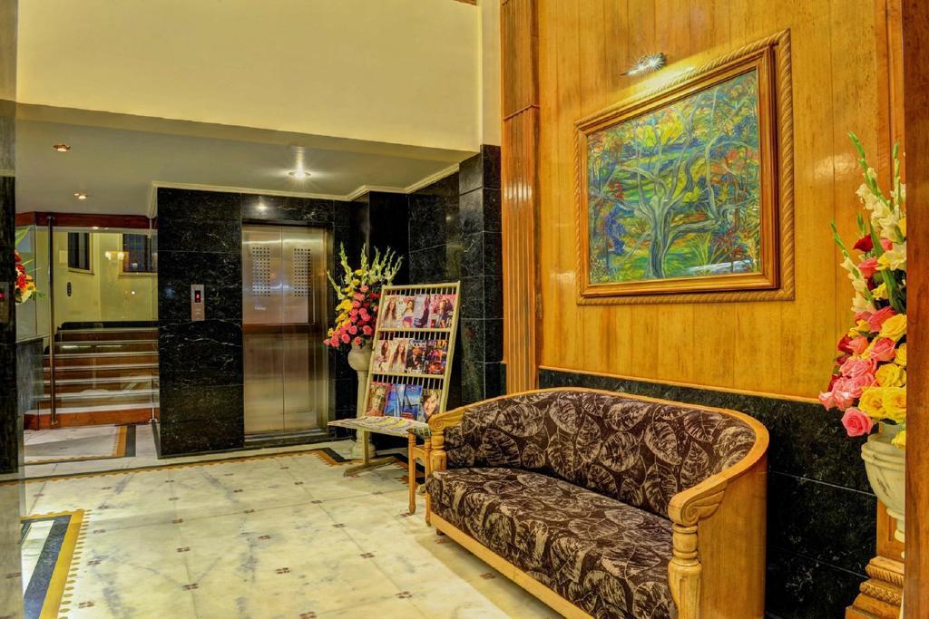 Hotel Pinnacle Ahmedabad Buitenkant foto