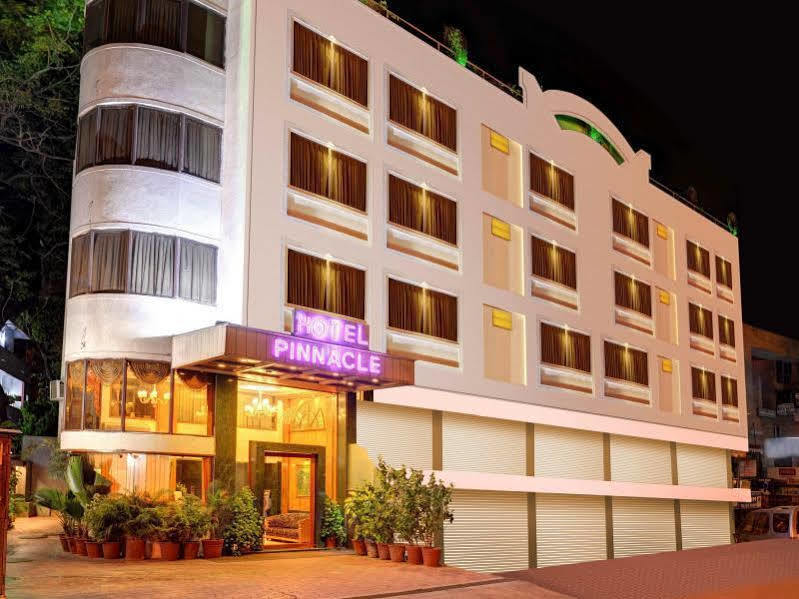 Hotel Pinnacle Ahmedabad Buitenkant foto