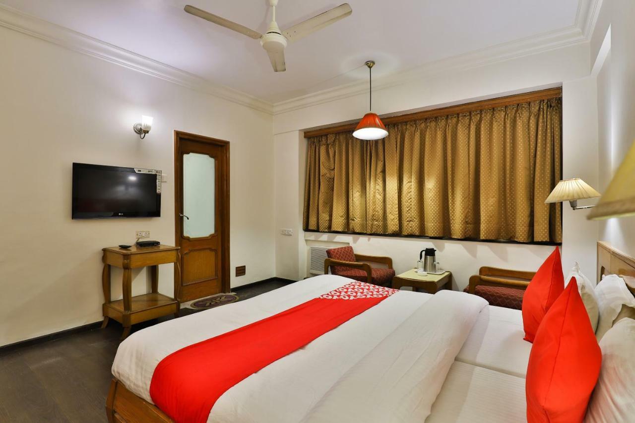 Hotel Pinnacle Ahmedabad Buitenkant foto