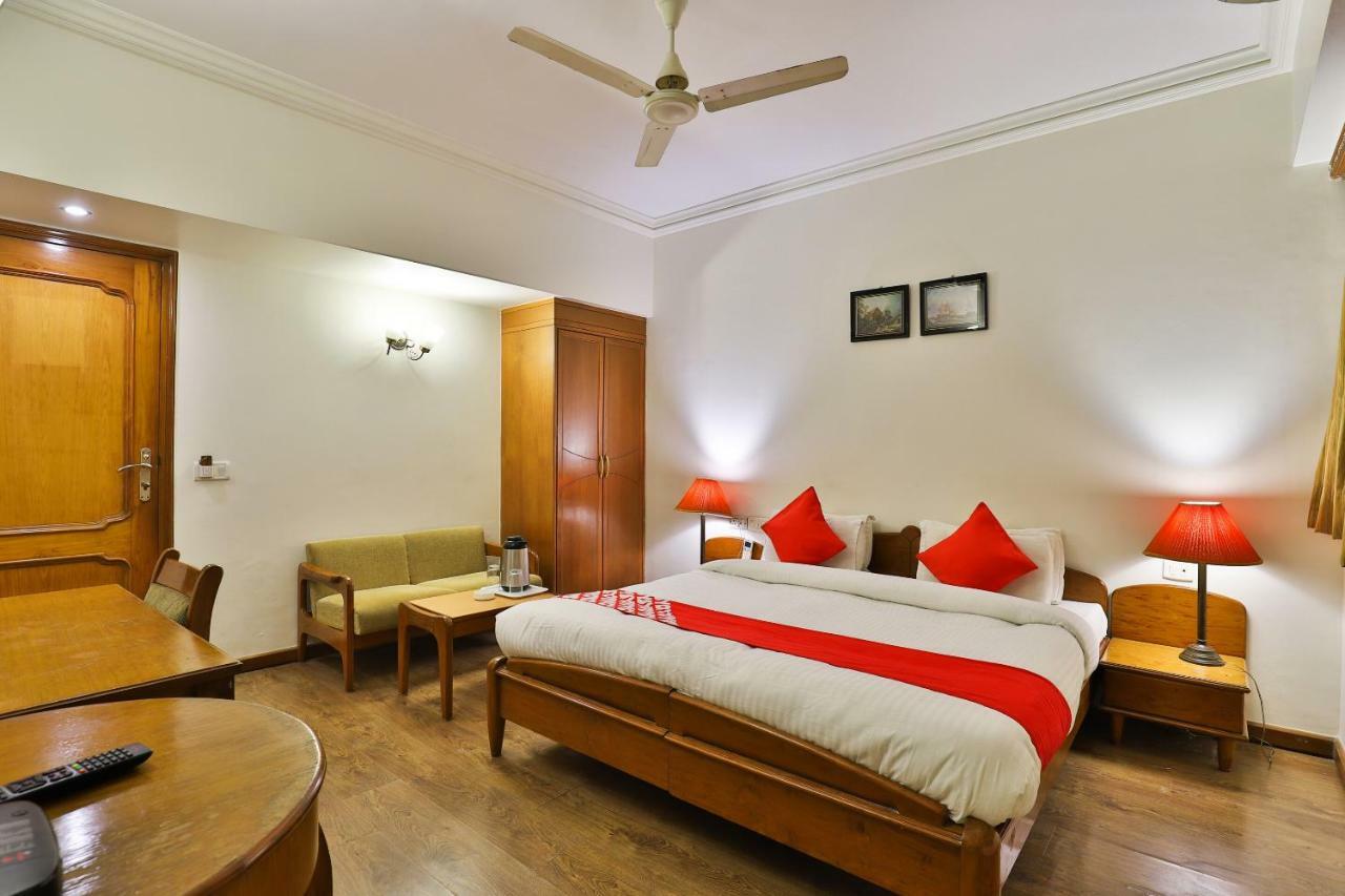Hotel Pinnacle Ahmedabad Buitenkant foto