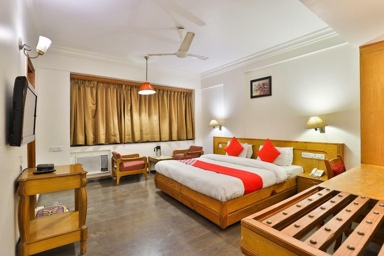 Hotel Pinnacle Ahmedabad Buitenkant foto