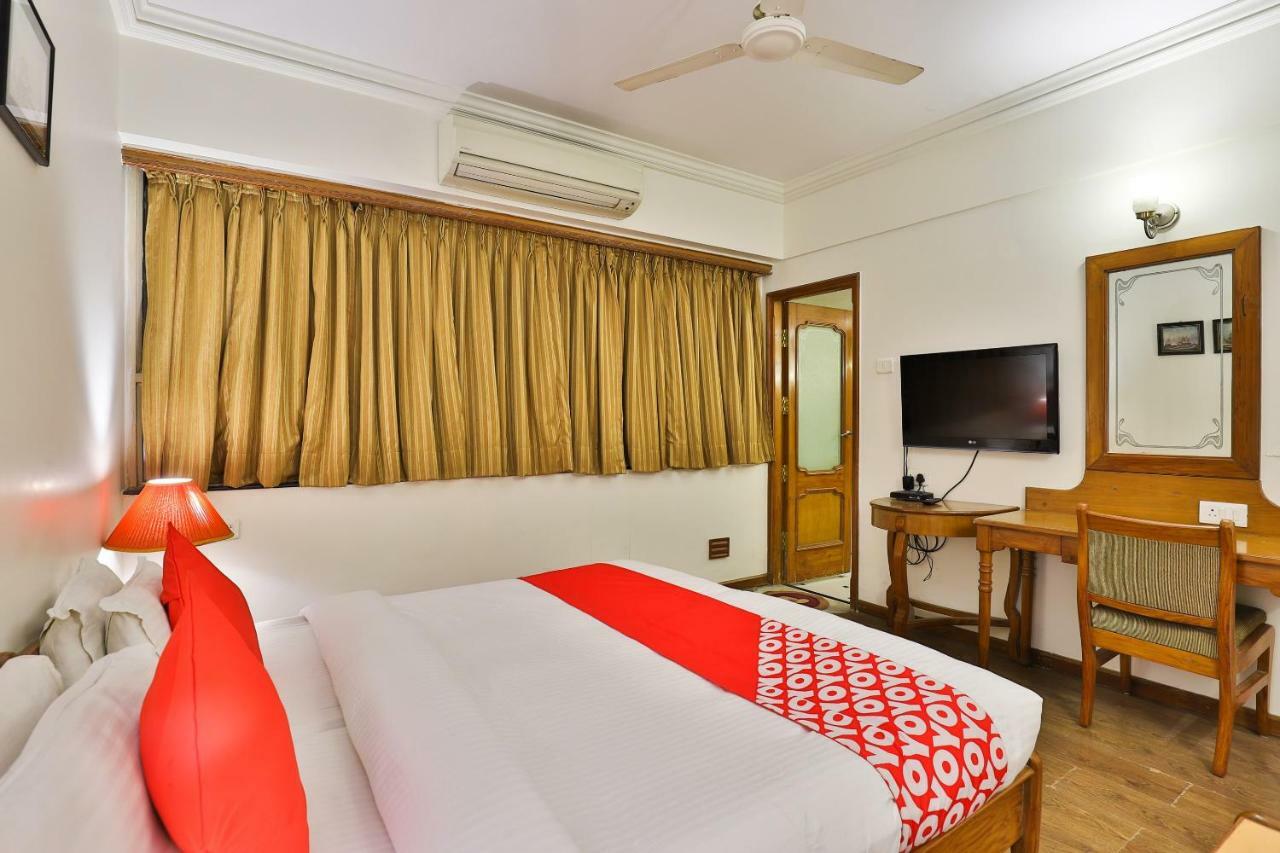 Hotel Pinnacle Ahmedabad Buitenkant foto