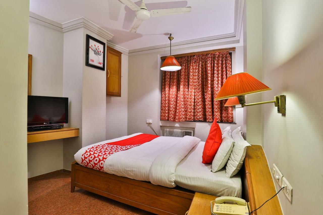 Hotel Pinnacle Ahmedabad Buitenkant foto