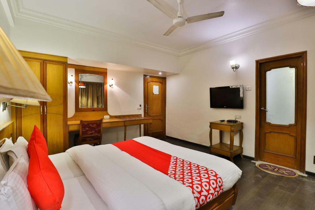 Hotel Pinnacle Ahmedabad Buitenkant foto