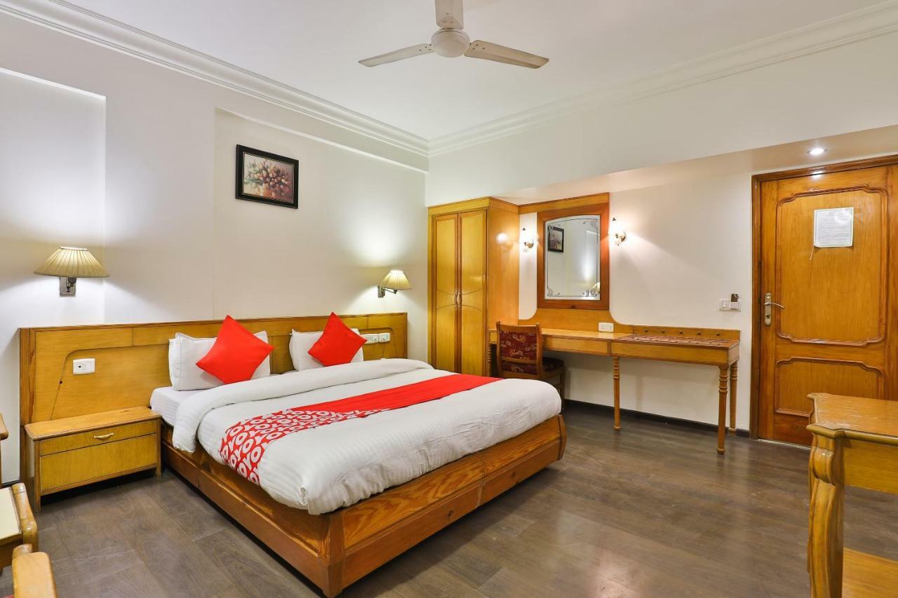 Hotel Pinnacle Ahmedabad Buitenkant foto
